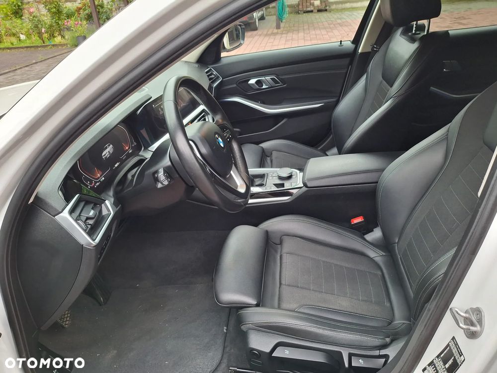 BMW Seria 3 318i Sport Line - 21