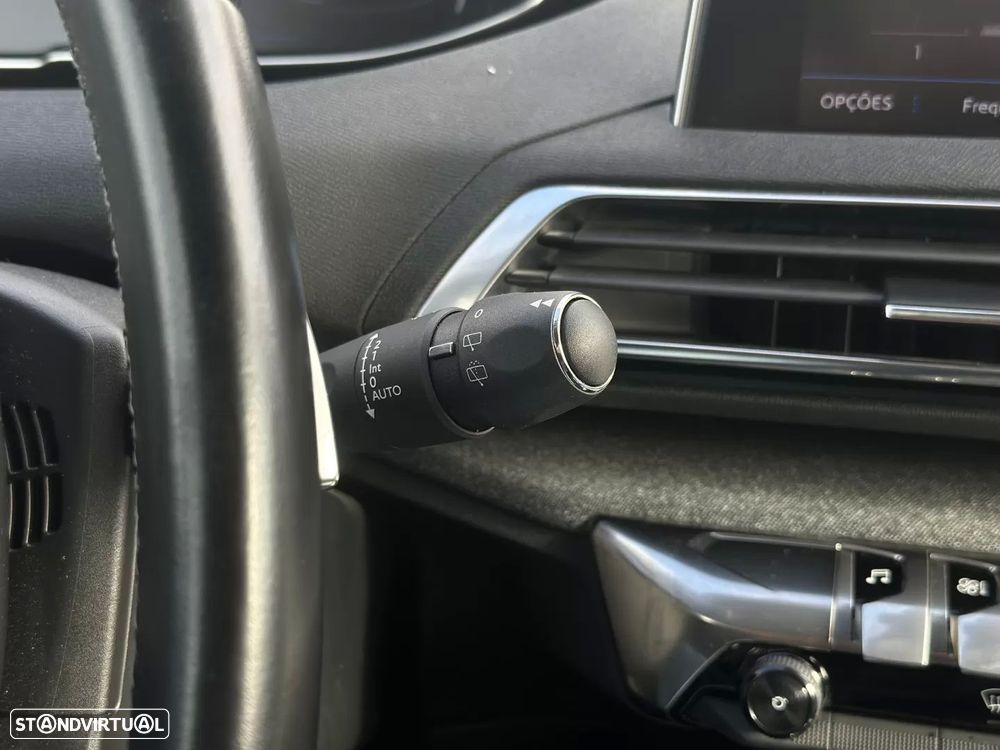 Peugeot 3008 PureTech 130 Stop & Start GPF EAT8 Allure - 28