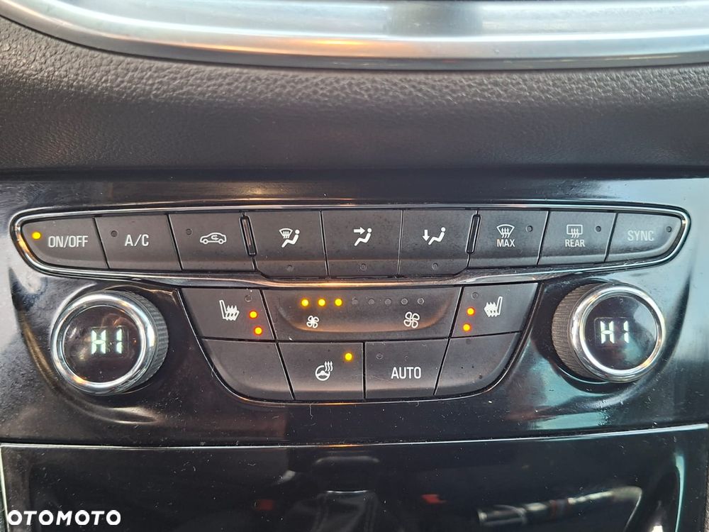 Opel Astra 1.4 Turbo Business - 17