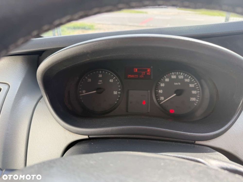 Opel Vivaro - 18