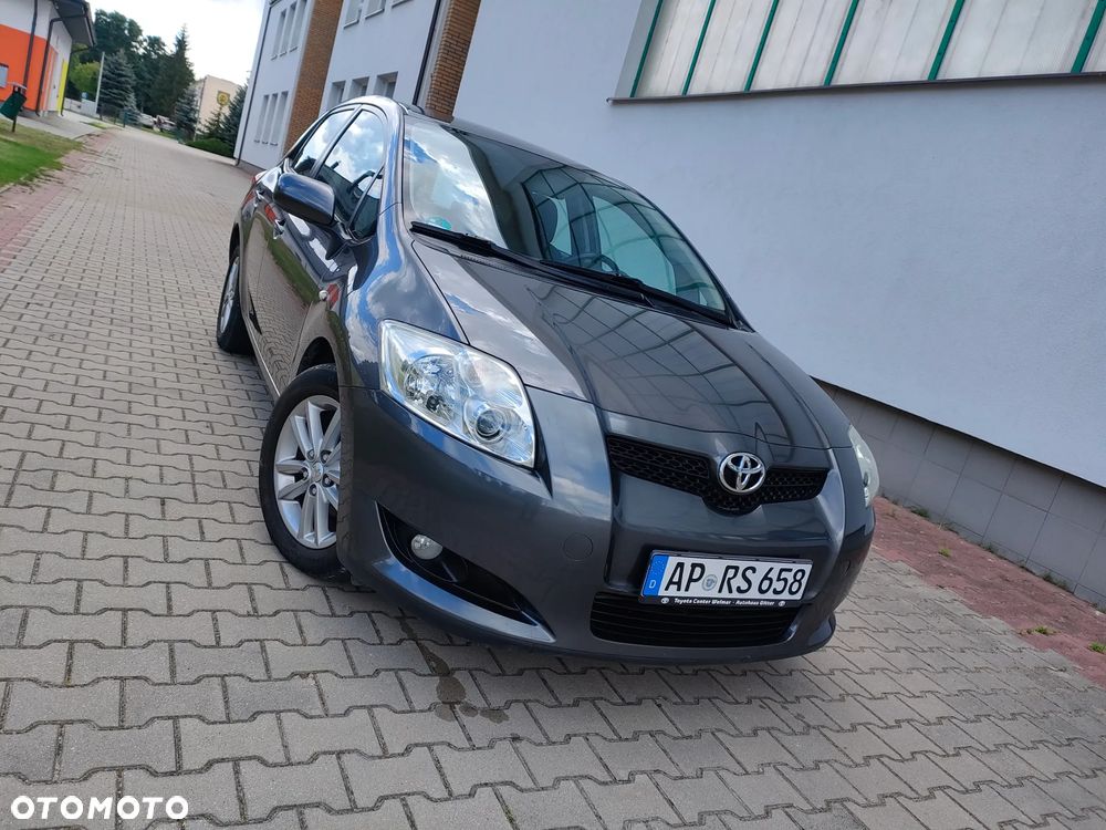 Toyota Auris - 1