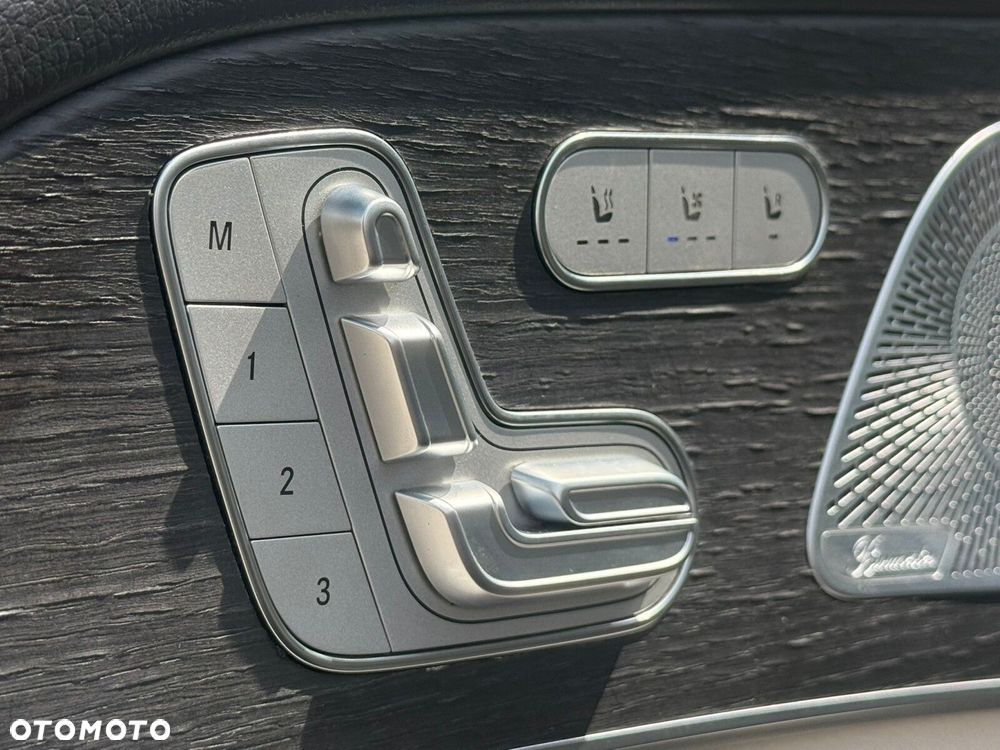 Mercedes-Benz GLS - 12