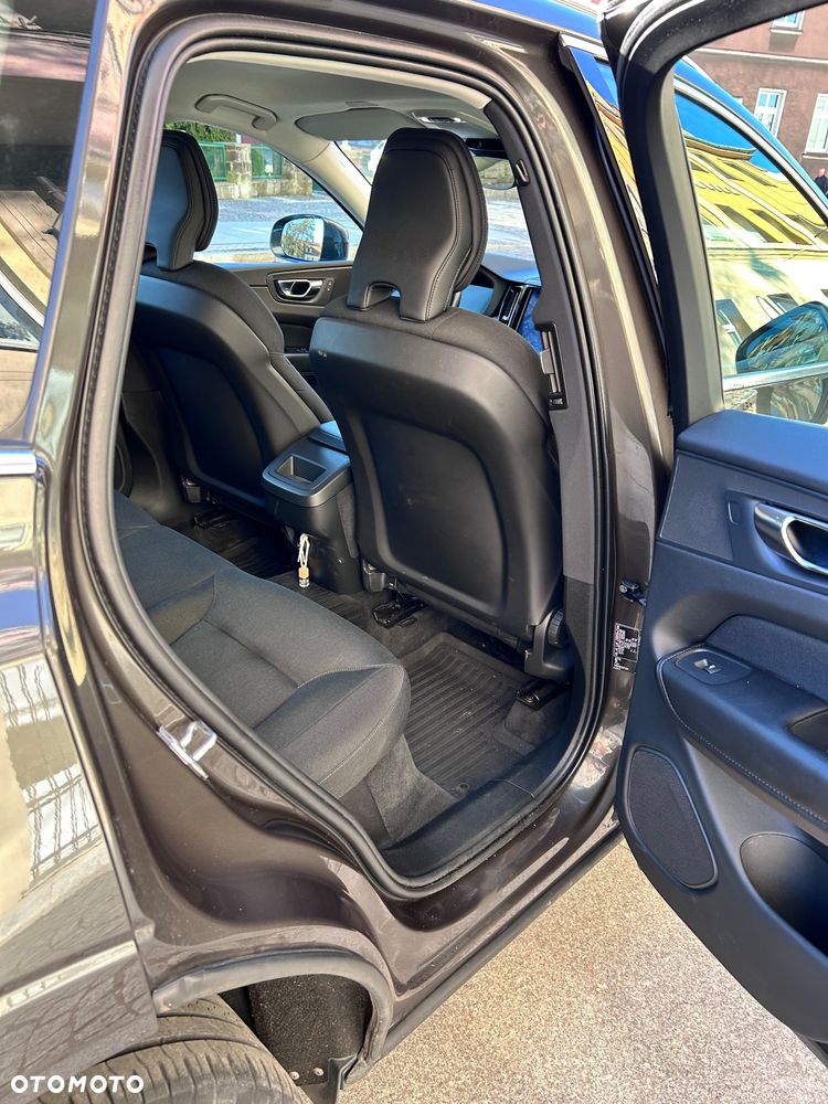 Volvo XC 60 B5 D AWD Momentum Pro - 11