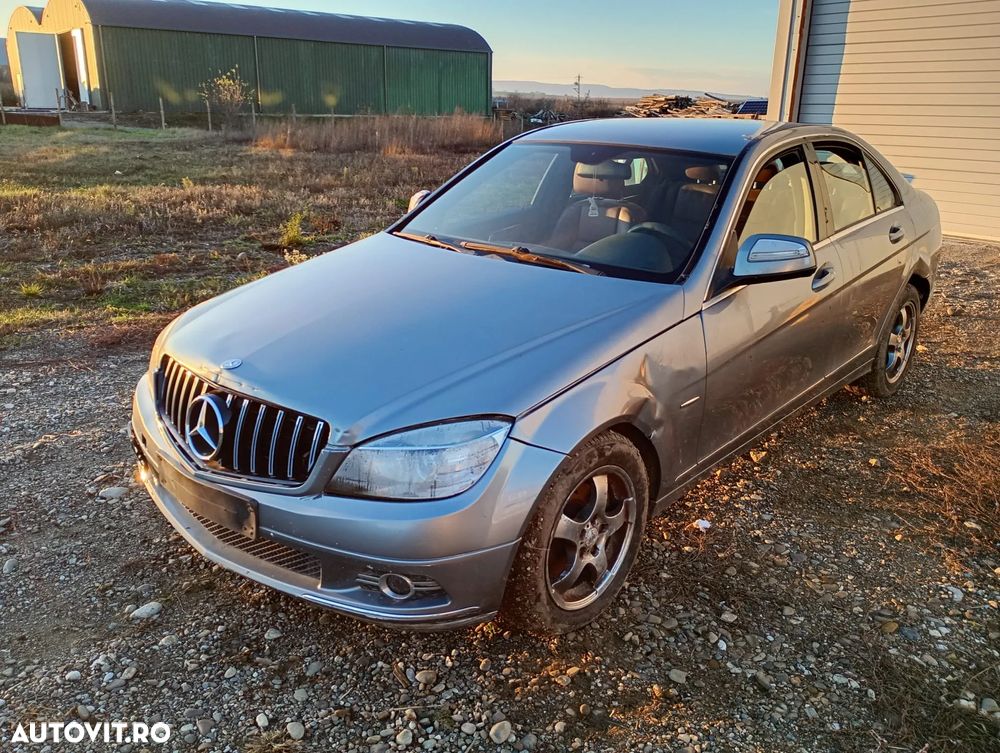 Mercedes-Benz C 200 CDI DPF BlueEFFICIENCY Avantgarde - 2