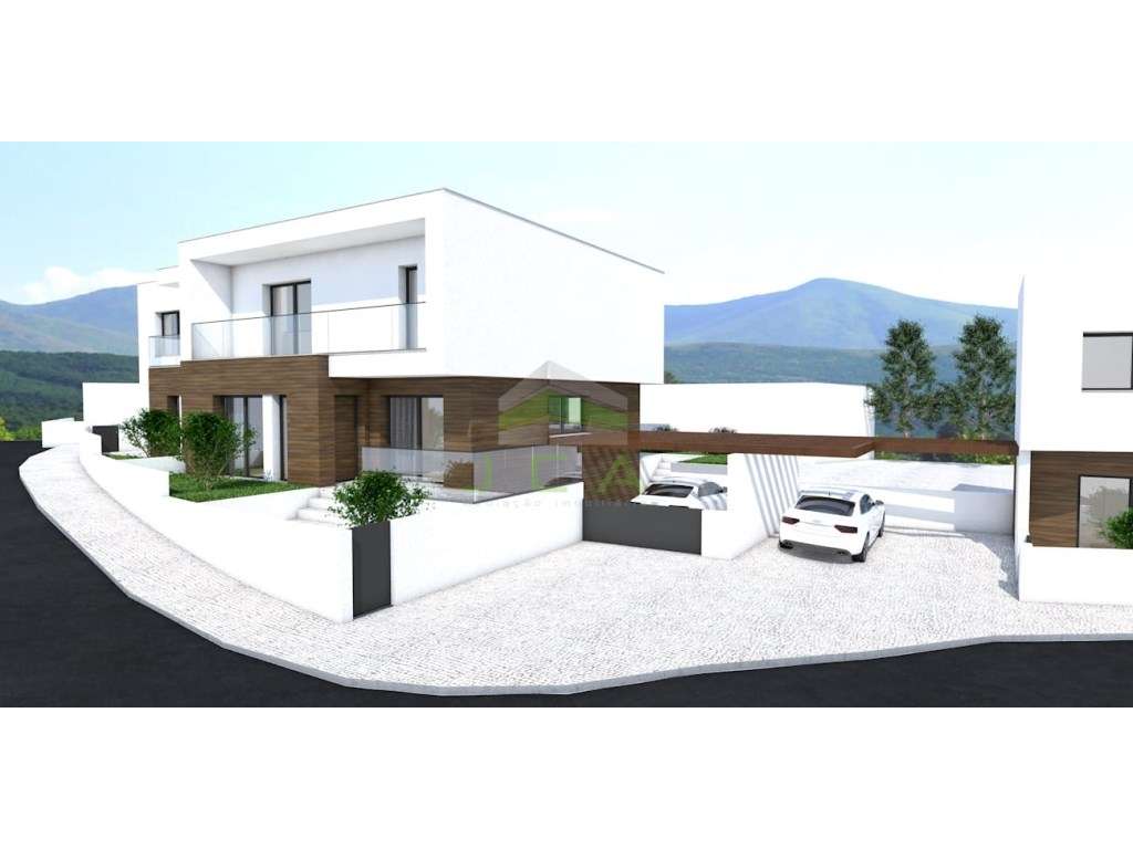 Terreno com projeto aprovado para 3 moradias - Grande imagem: 3/7