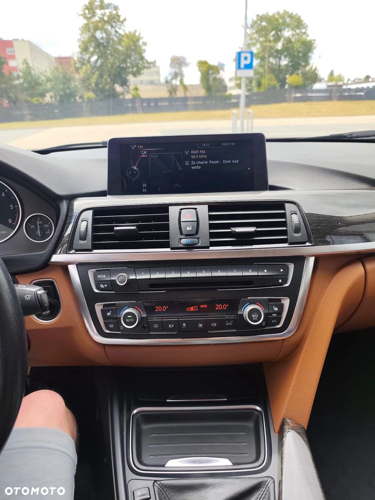 BMW Seria 3 320d Efficient Dynamics Luxury Line EU6 - 16