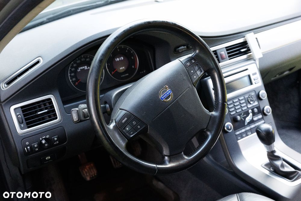 Volvo XC 70 2.4D AWD Momentum - 25