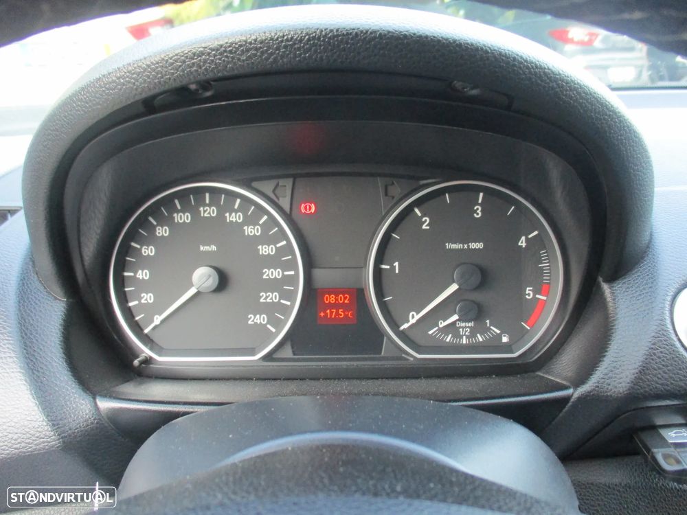 BMW 118 d — fotografia 12