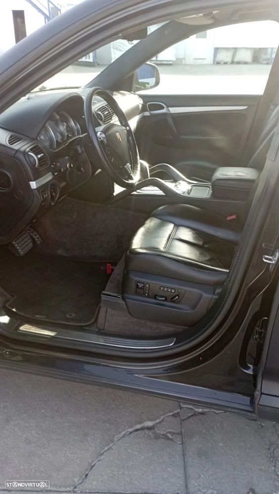 Porsche Cayenne Turbo - 7
