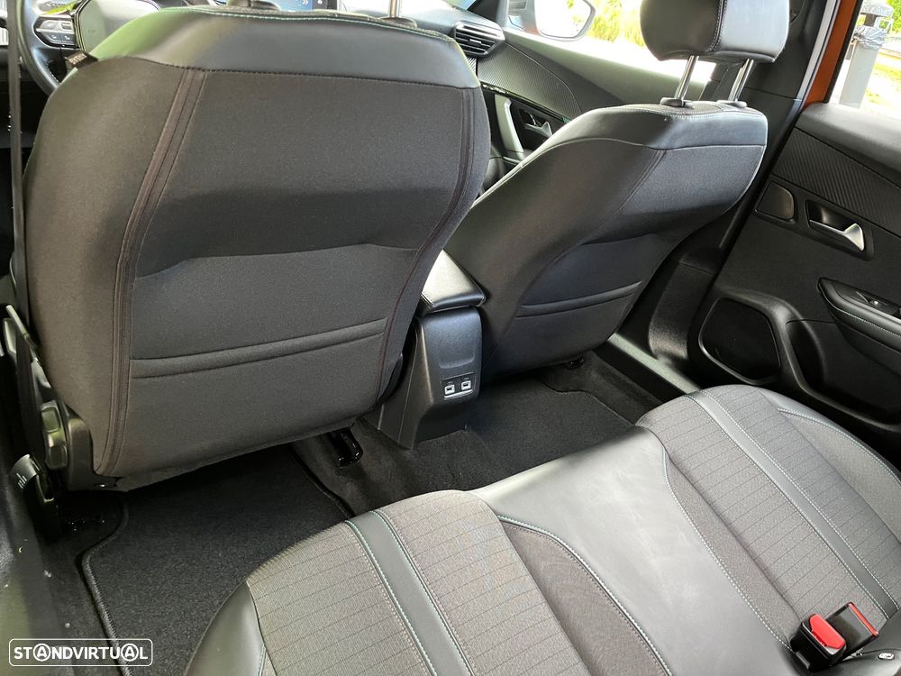 Peugeot 2008 PureTech 130 EAT8 Allure Pack - 21