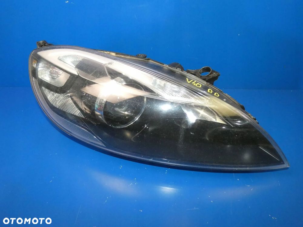 VOLVO V40 II LAMPA PRAWA PRAWY PRZÓD PRZEDNIA XENON ANGLIK - 3