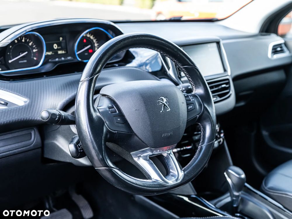 Peugeot 2008 1.2 Pure Tech Allure S&S EAT6 - 12