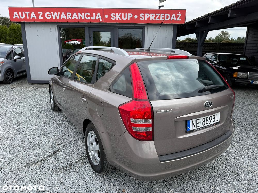 Kia Ceed - 11