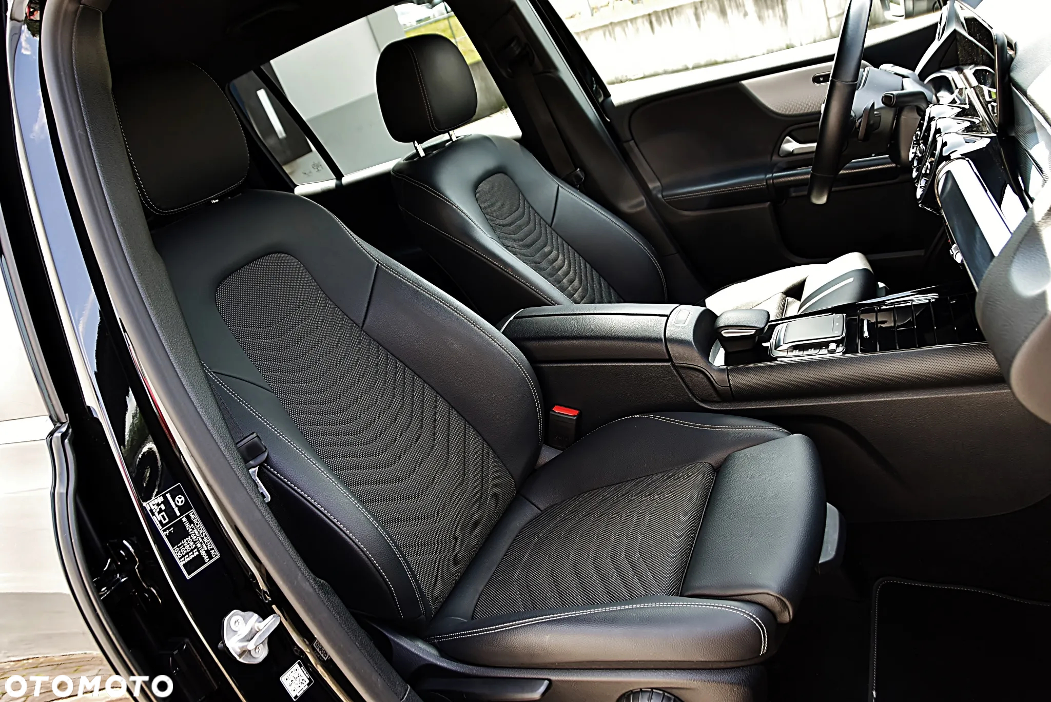 Mercedes-Benz GLB 200 7G-DCT - 19