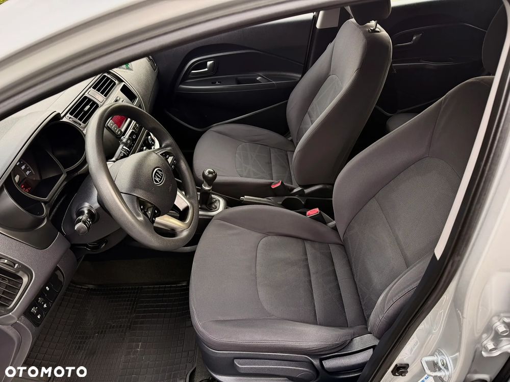 Kia Rio 1.2 Attract - 10