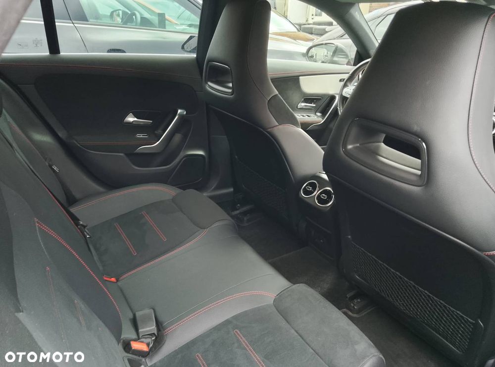 Mercedes-Benz CLA 250 e 8G-DCT AMG Line - 8