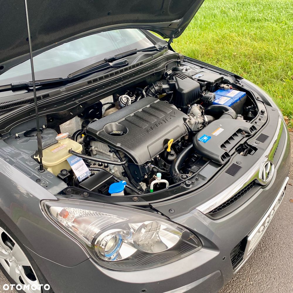 Hyundai i30 i30cw 1.6 CRDi FIFA WM Edition - 28