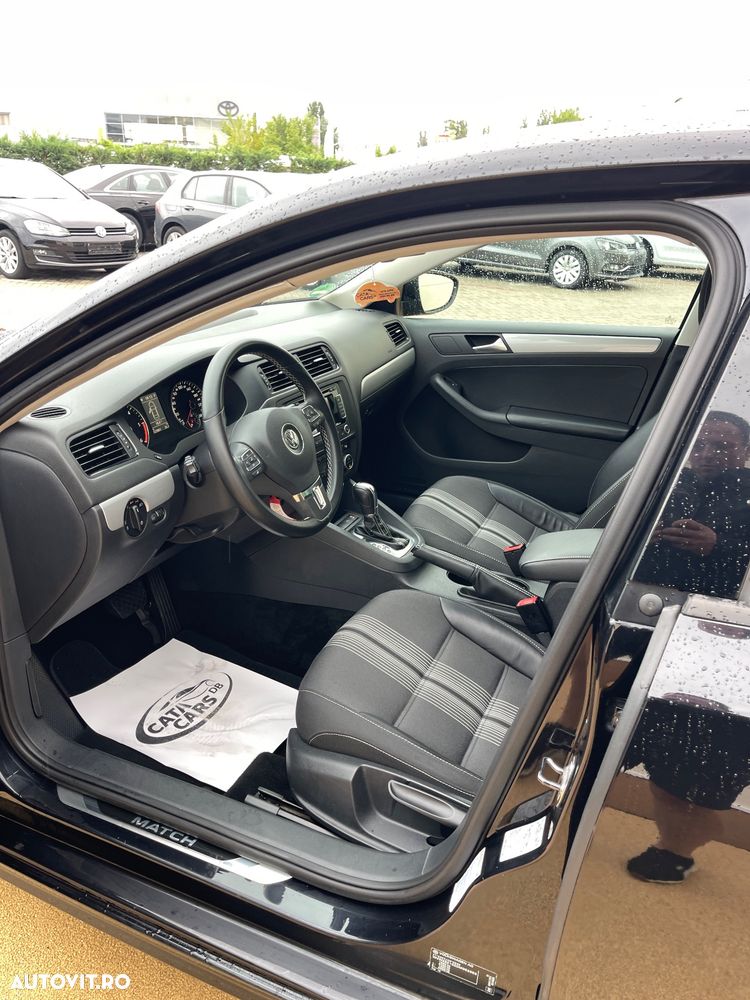 Volkswagen Jetta 1.6 TDI DSG Comfortline - 29