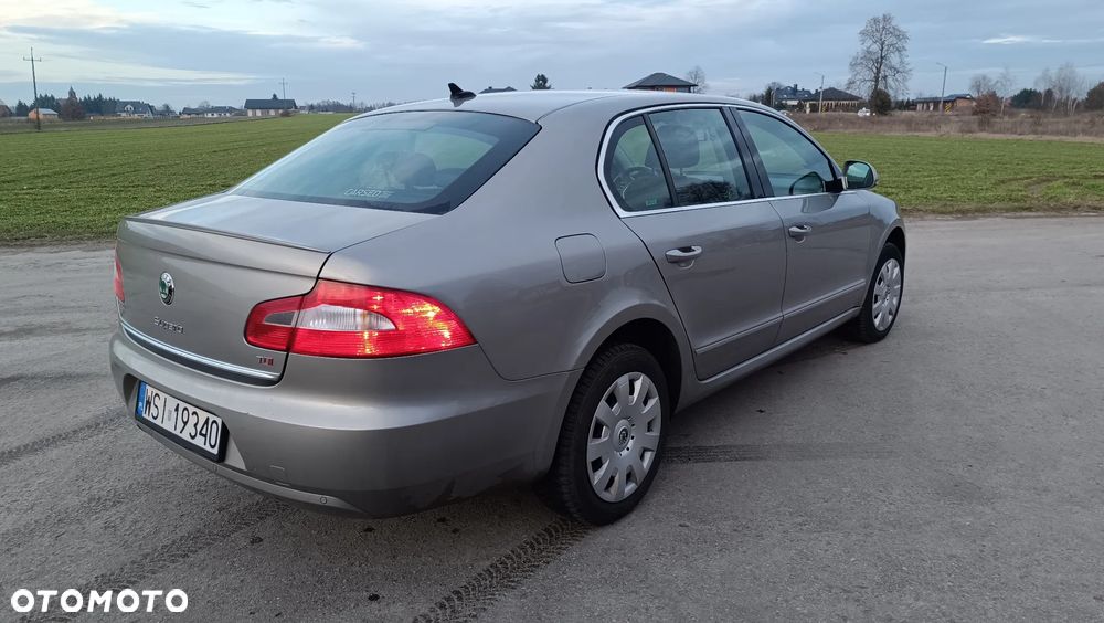 Skoda Superb 2.0 TDI Elegance DSG - 6