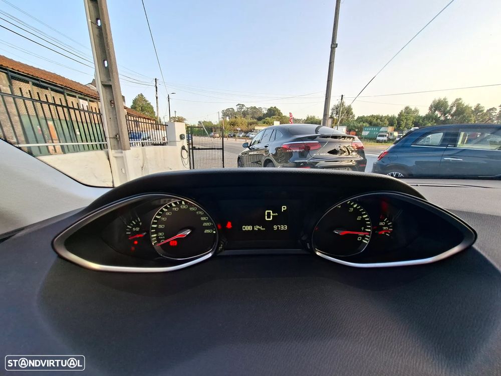 Peugeot 308 1.2 PureTech Allure EAT8 - 29