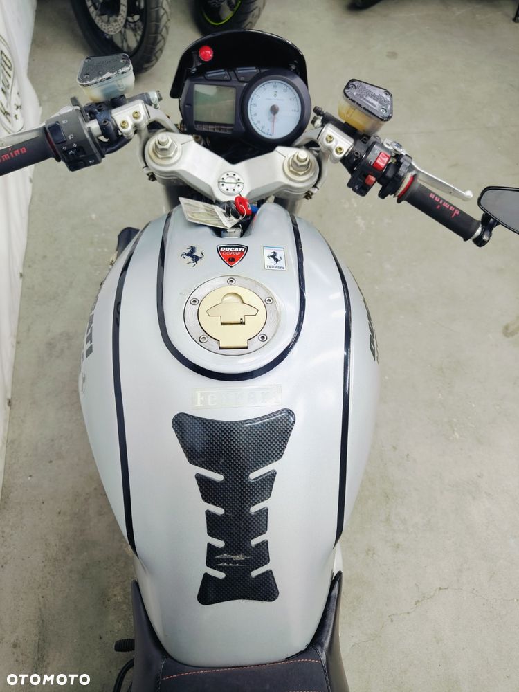 Ducati Monster - 11