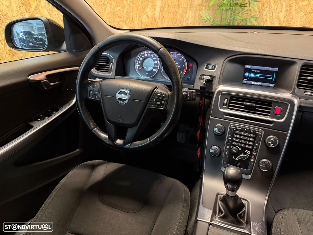 Volvo V60 2.0 D3 Momentum Start/Stop - 15