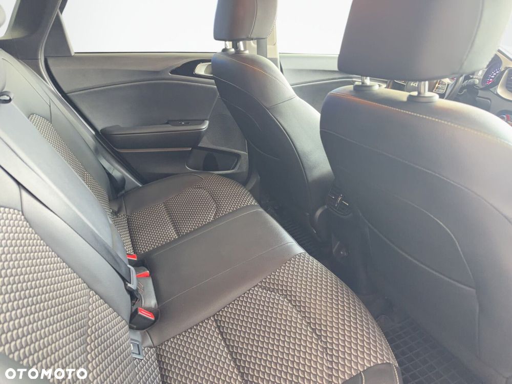 Kia Ceed - 15