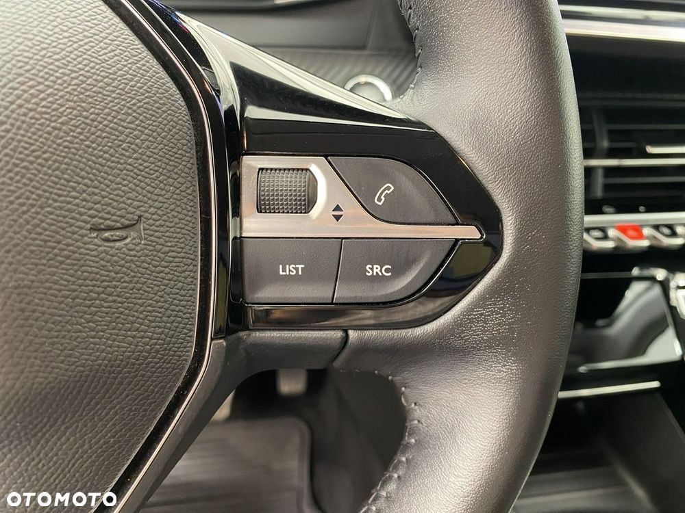 Peugeot 208 - 23