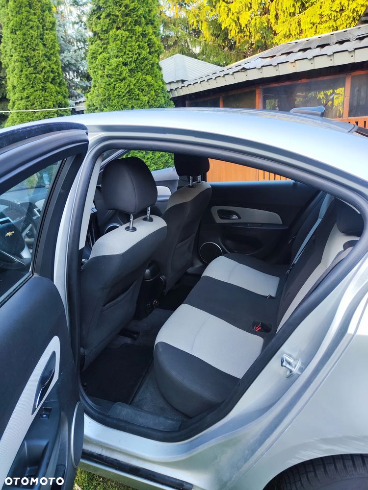 Chevrolet Cruze 1.8 LS - 11