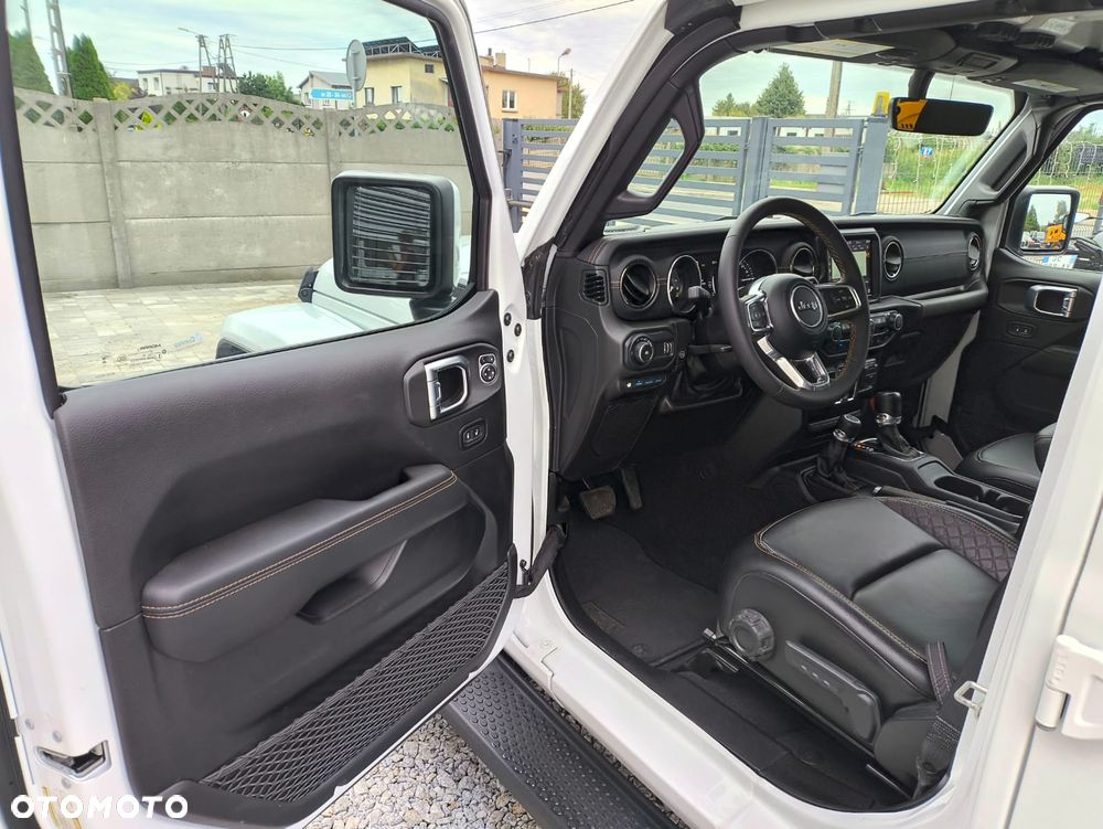 Jeep Wrangler - 12