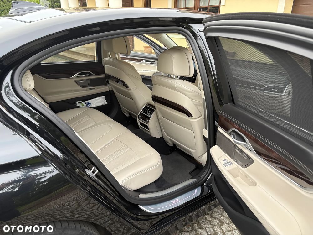 BMW Seria 7 750i xDrive - 8