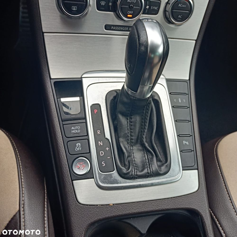 Volkswagen Passat - 4