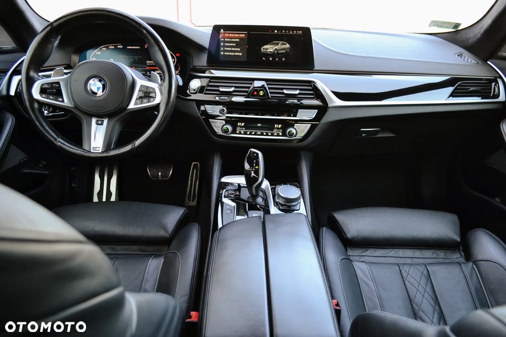 BMW Seria 5 M550i xDrive sport - 22