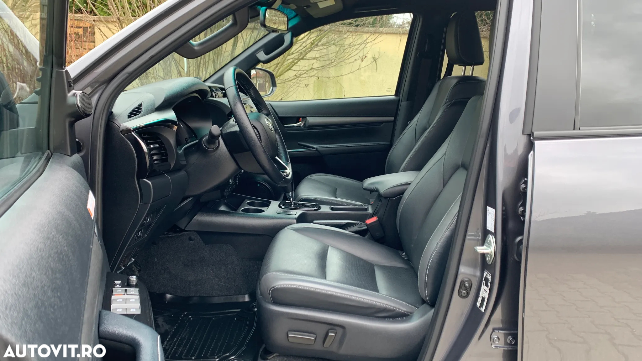 Toyota Hilux 2.8D 204CP 4x4 Double Cab AT Invincible Color Edition - 18