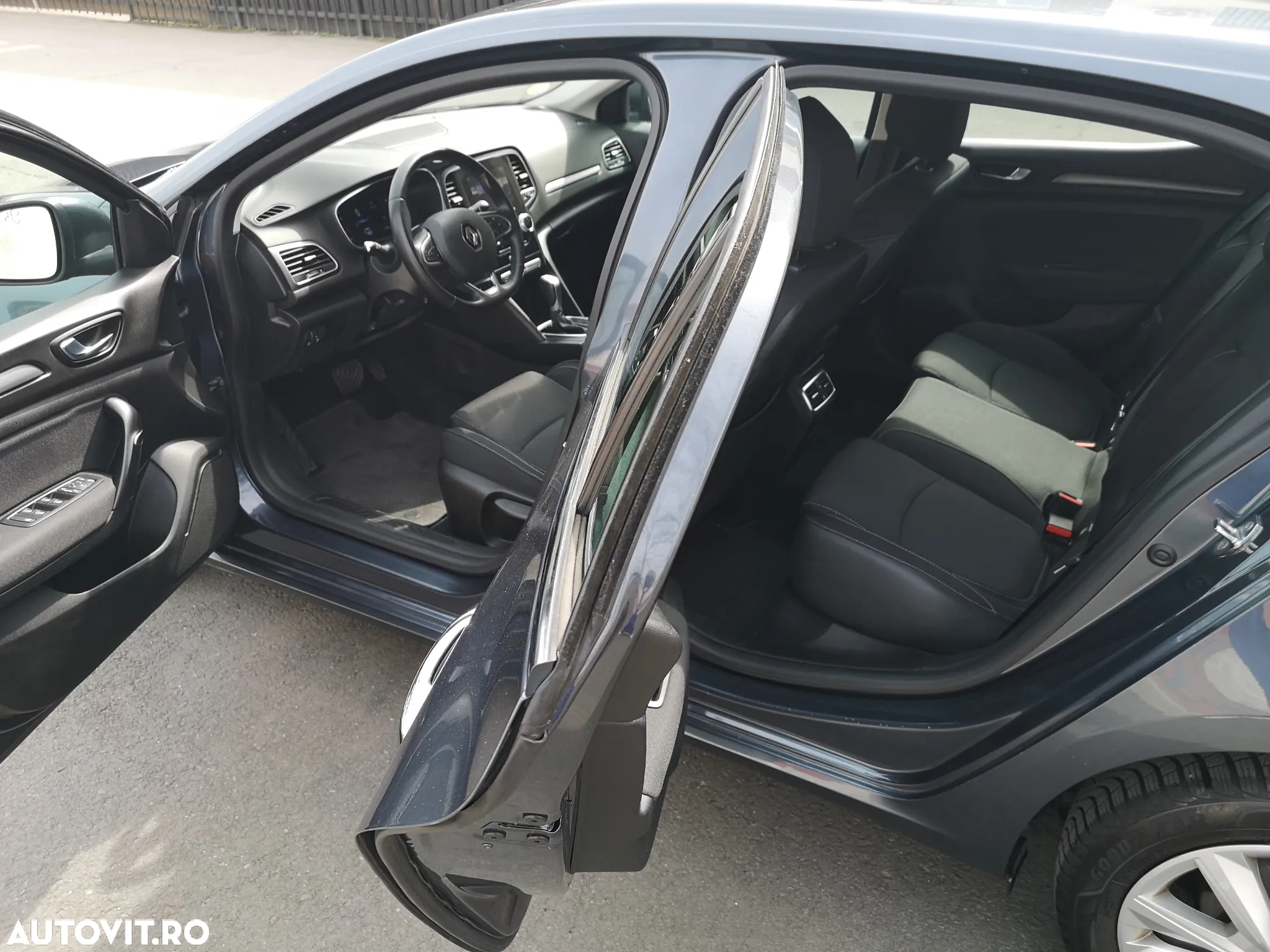 Renault Megane BLUE dCi 115 EDC BUSINESS EDITION - 14
