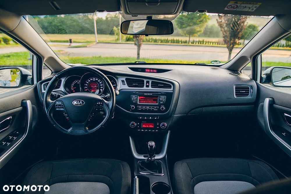Kia Ceed - 21