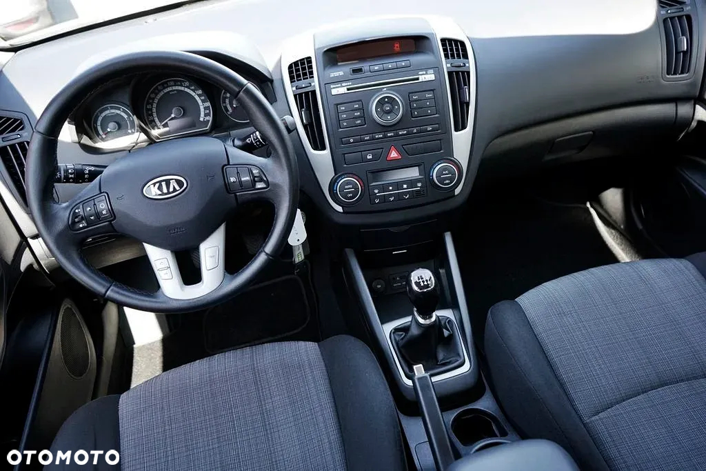 Kia Ceed - 24