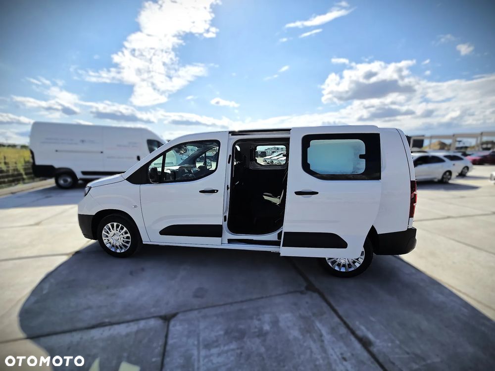 Toyota Furgon Brygadowy Long podwójne drzwi boczne - 9