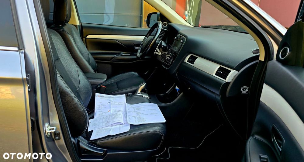 Mitsubishi Outlander 2.0 2WD CVT Invite - 10