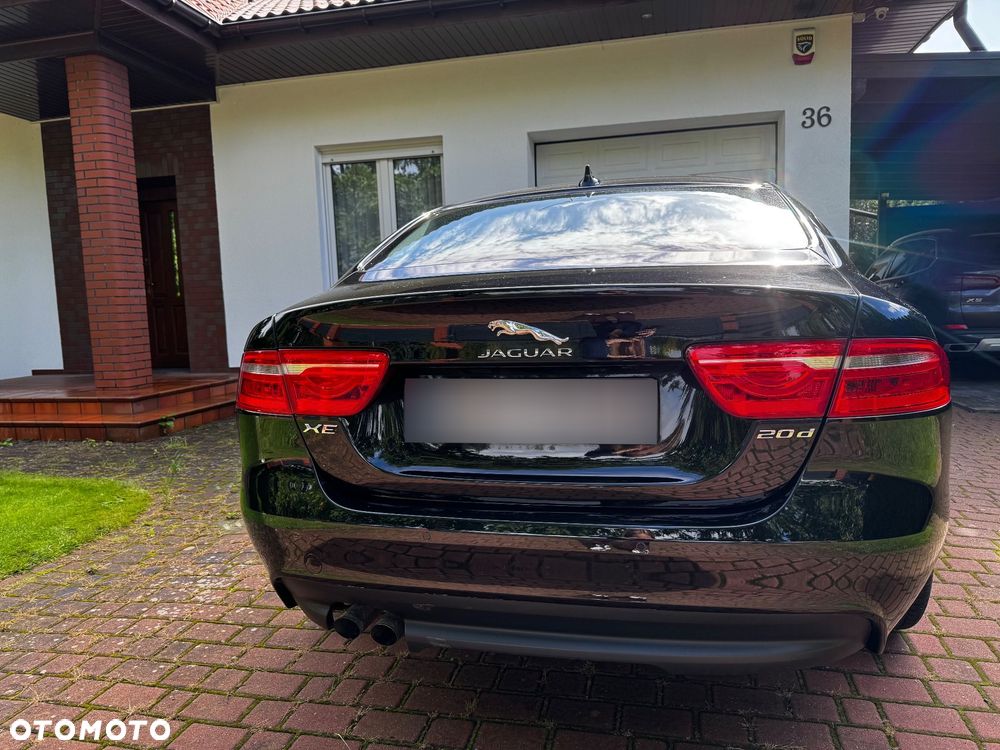 Jaguar XE 2.0 D Prestige - 6