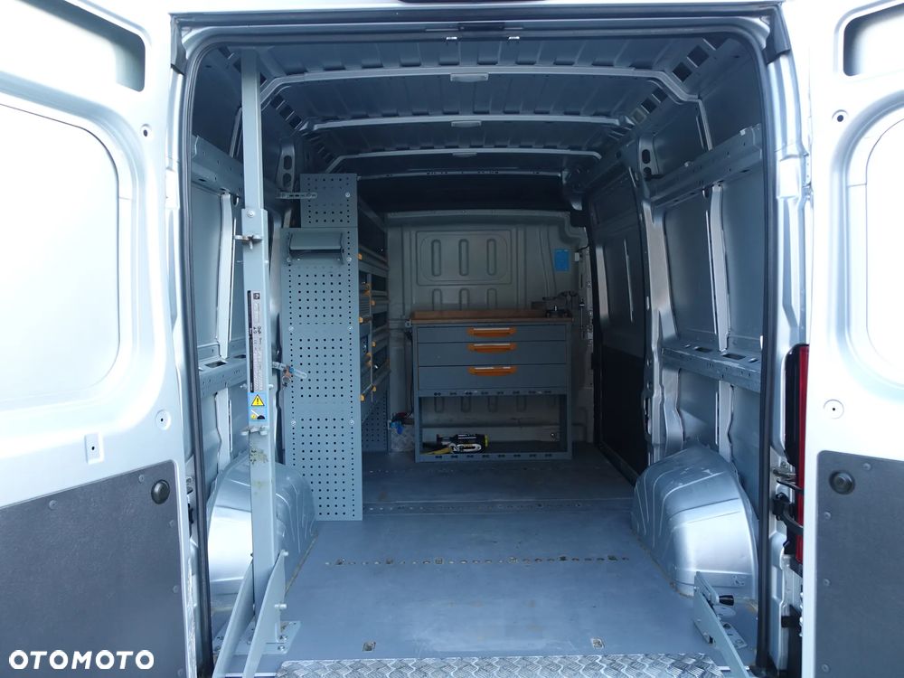 Peugeot Boxer 3-osobowy L2H2 RAMPA ZAŁADOWCZA | ZABUDOWA WARSZTATOWA - 19