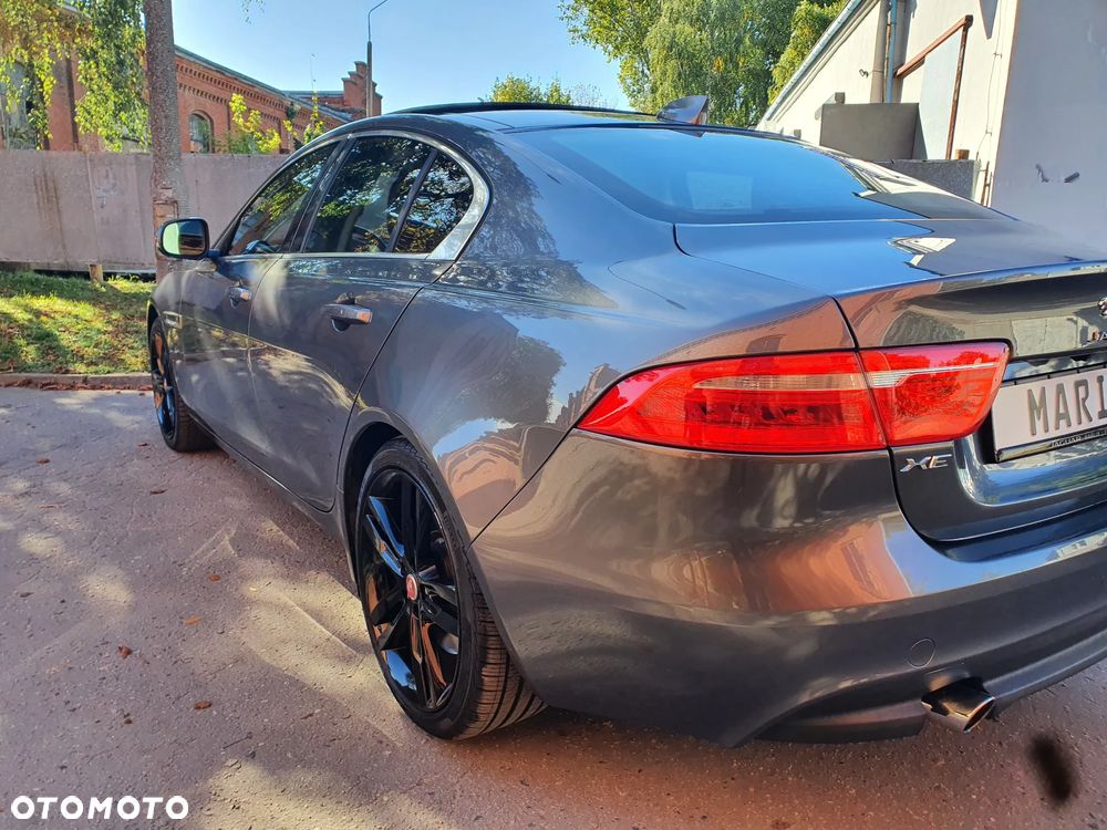 Jaguar XE S - 6