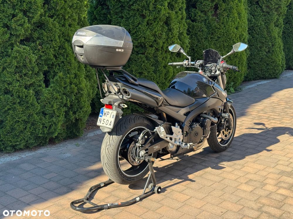 Suzuki GSR - 5
