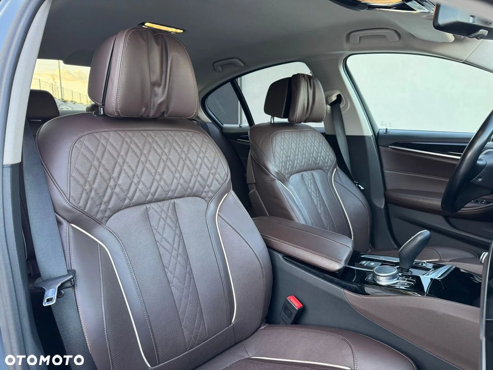 BMW Seria 5 530i xDrive Luxury Line sport - 16