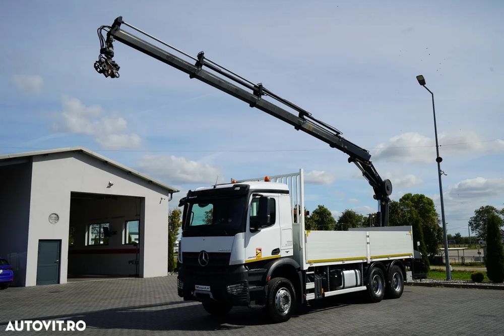 Mercedes-Benz AROCS 2643 / 6x4 / CAROSERIE CU BALANȚĂ - 6,3 M / MACARA HIAB X-HIDUO 188 ES-4 / CAPACITATE MAXIMĂ DE RIDICARE: 5.300 KG / ROTATOARE / PODEA HEAVY-DUTY / TRANSMISIE AUTOMATĂ - 2