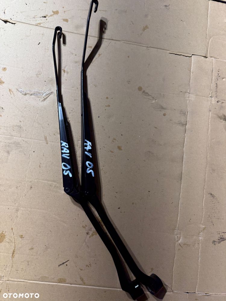 Ramiona wycieraczek Toyota Rav-4 00-05r. - 1