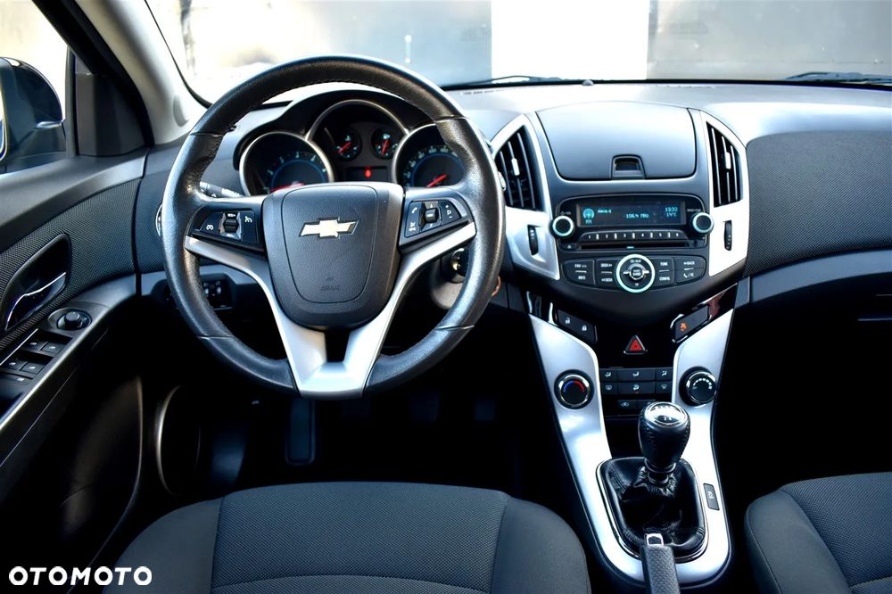 Chevrolet Cruze Station Wagon 1.6 LT - 29