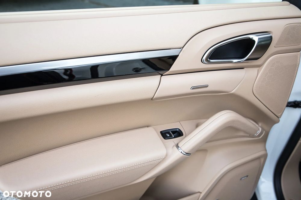 Porsche Cayenne - 22