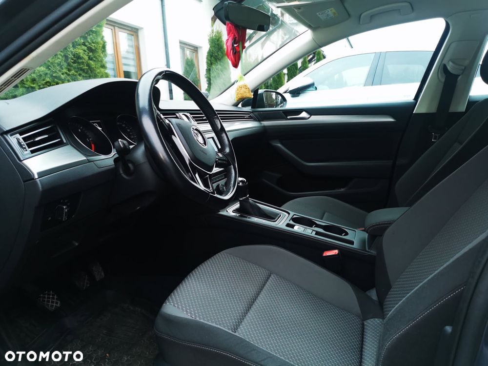 Volkswagen Passat 2.0 TDI SCR Trendline - 6