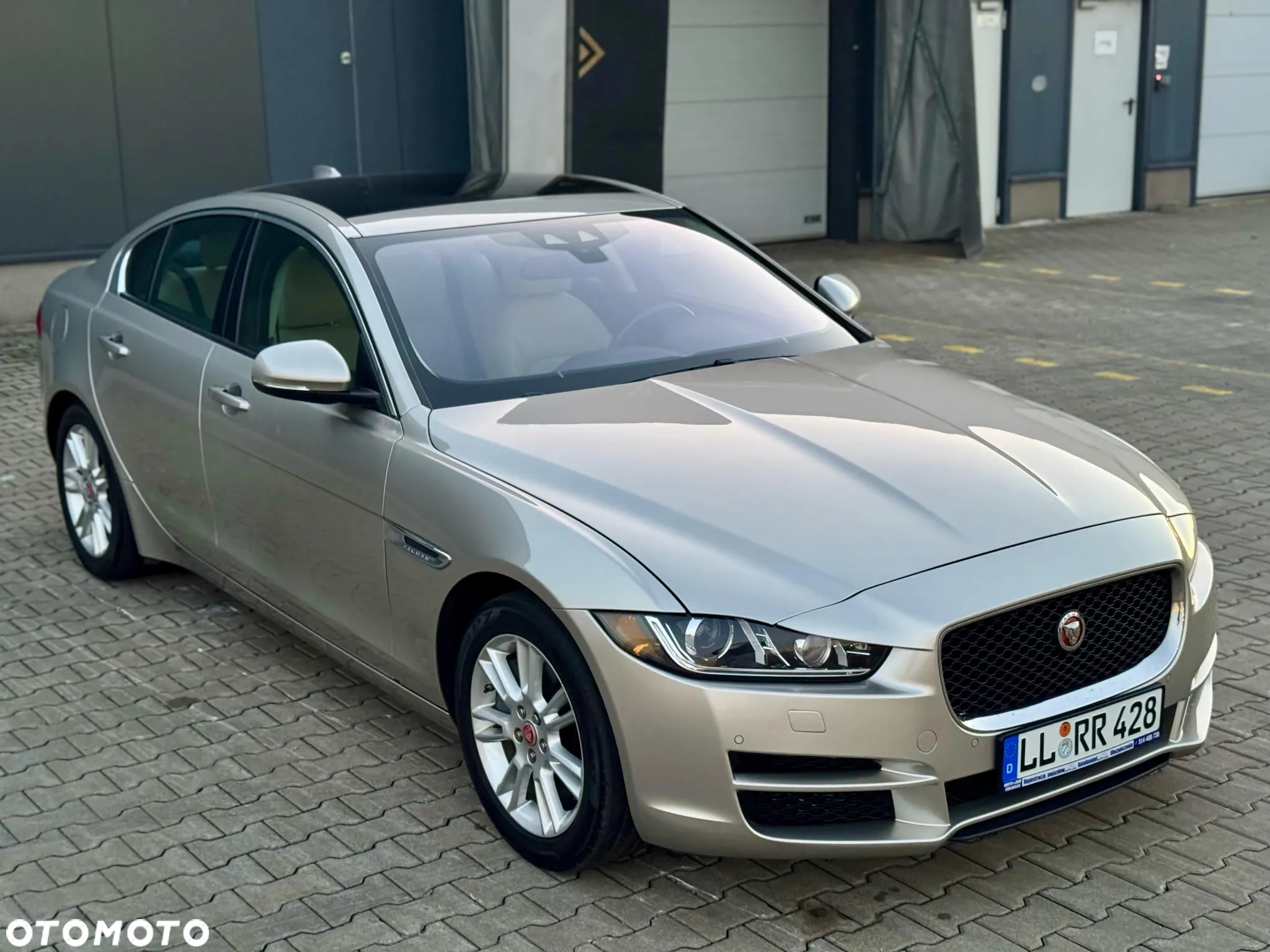 Jaguar XE 2.0 P250 HSE - 2
